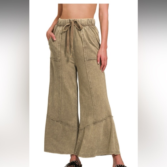 Exposed Seam Flare Hem Acid Wash 100% Cotton Flare Pants With Pockets - Picture 4 of 6